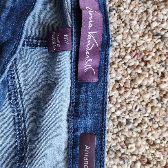 Jeans - Picture 2 of 2